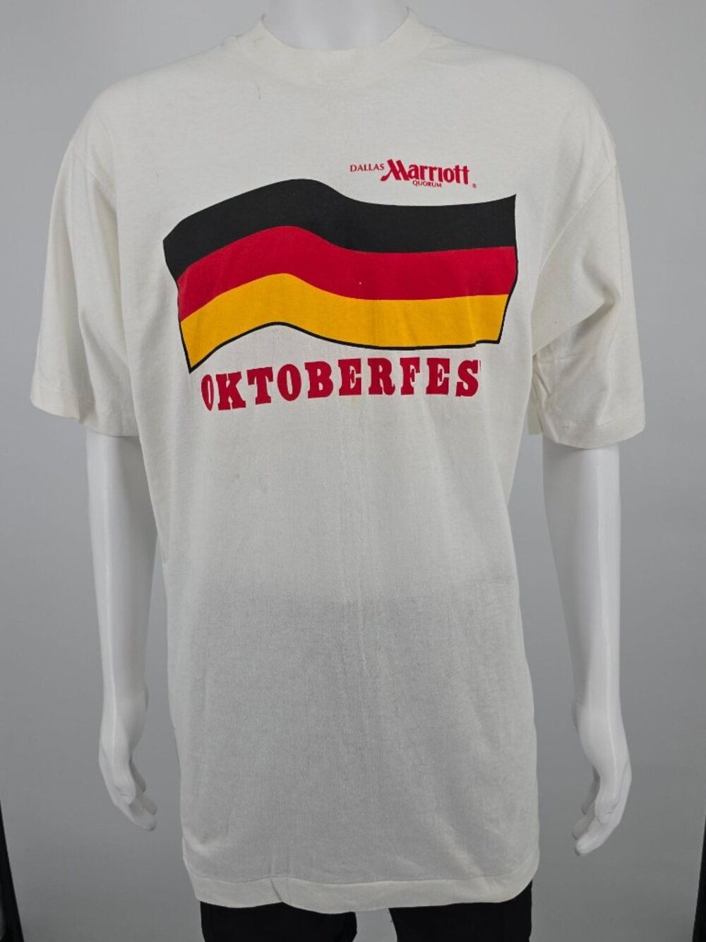 Vintage 1990s Dallas Marriott Quorum Oktoberfest T-Shirt (L/XL) *Stains